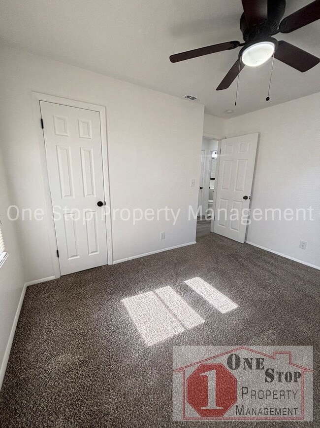 Building Photo - 4-bedroom, 2.5-bath in  Kansas City