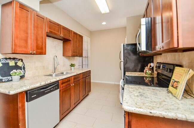 Building Photo - 2255 Braeswood Park Dr