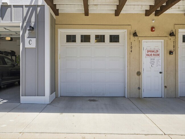 Building Photo - Gorgeous 3-Story Townhome in Excellent Fort Collins Location!