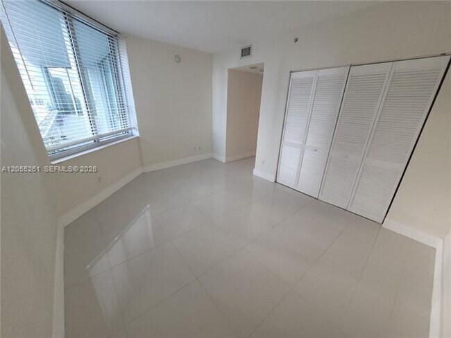 Building Photo - 325 S Biscayne Blvd