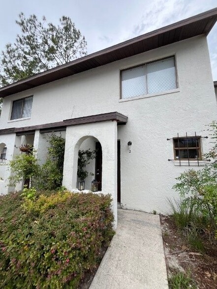 Building Photo - 2635 SW 35th Pl