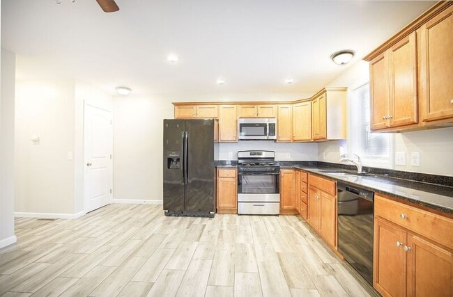 Building Photo - 160 Goodwin St