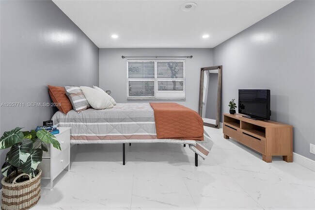 Building Photo - 3300 Spanish Moss Terrace