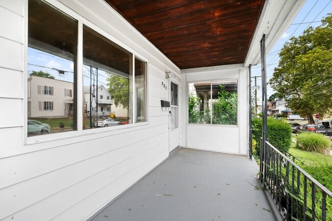Building Photo - Stunning 4 bedroom home in Ambridge availa...