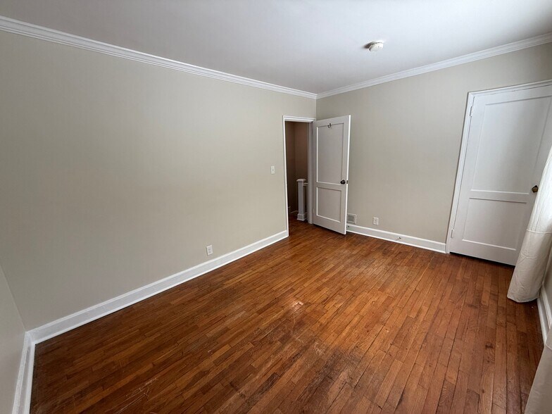 Building Photo - 2625 Greenbrier Rd