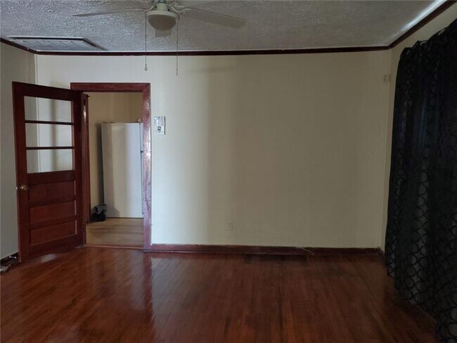 Building Photo - 120 Jenks St