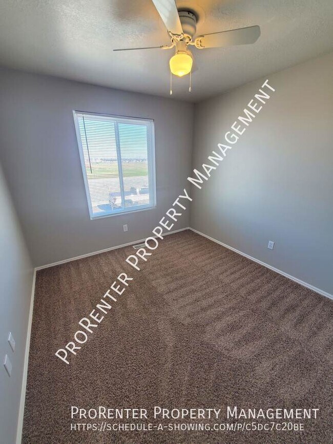 Building Photo - 4252 S Midland Dr
