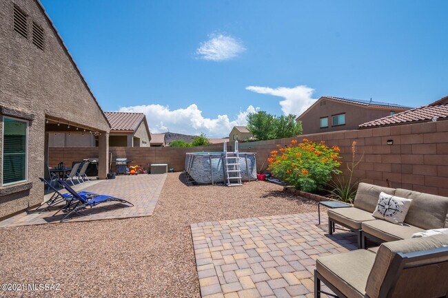 Building Photo - 9017 W Rolling Springs Dr