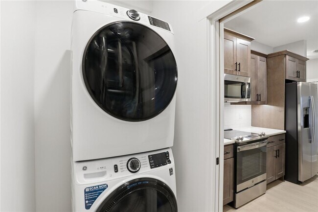 Building Photo - 1195 Marina Pkwy