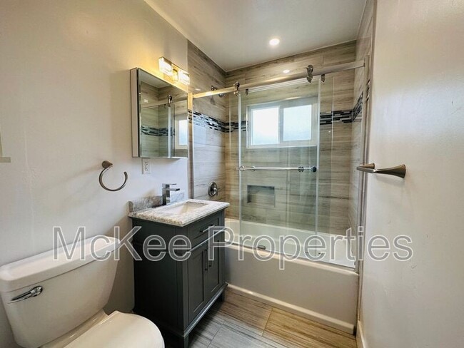 Building Photo - 1658 Cable St