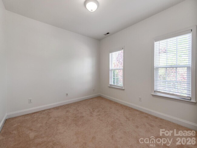 Building Photo - 533 Montgrove Pl NW
