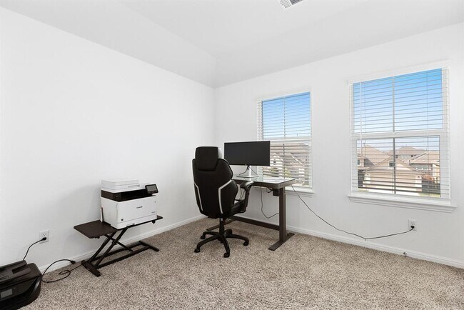 Building Photo - 120 Lenera Dr