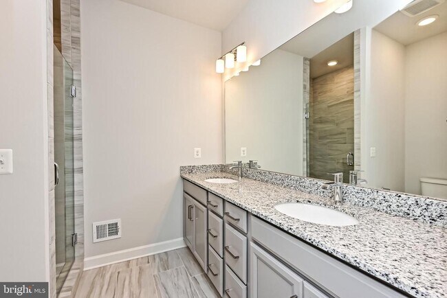Building Photo - 4404 Fair Lakes Ct