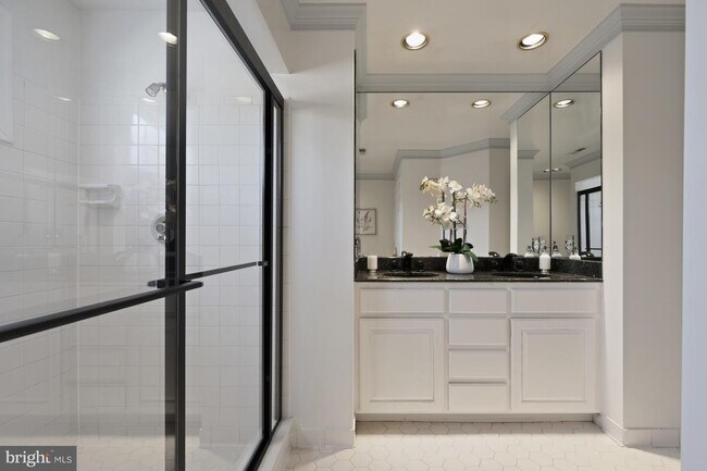 Building Photo - 8815 Surrey Ct