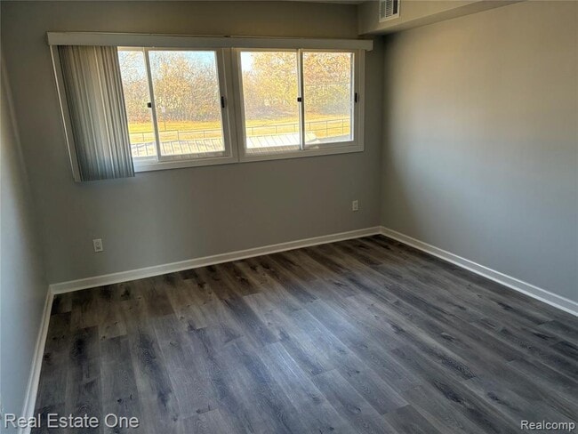 Building Photo - 2830 Davison Ave