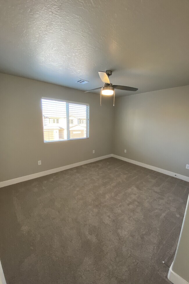 Building Photo - 463 N 480 W