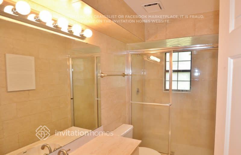Building Photo - 885 Rayston St