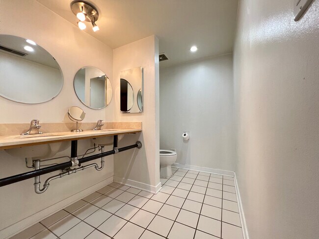 Building Photo - 1910 S Indiana Ave