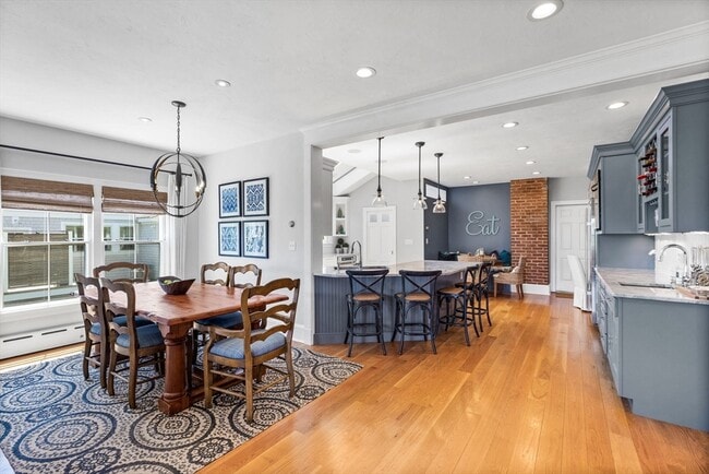 Building Photo - 15 Sheldon Rd