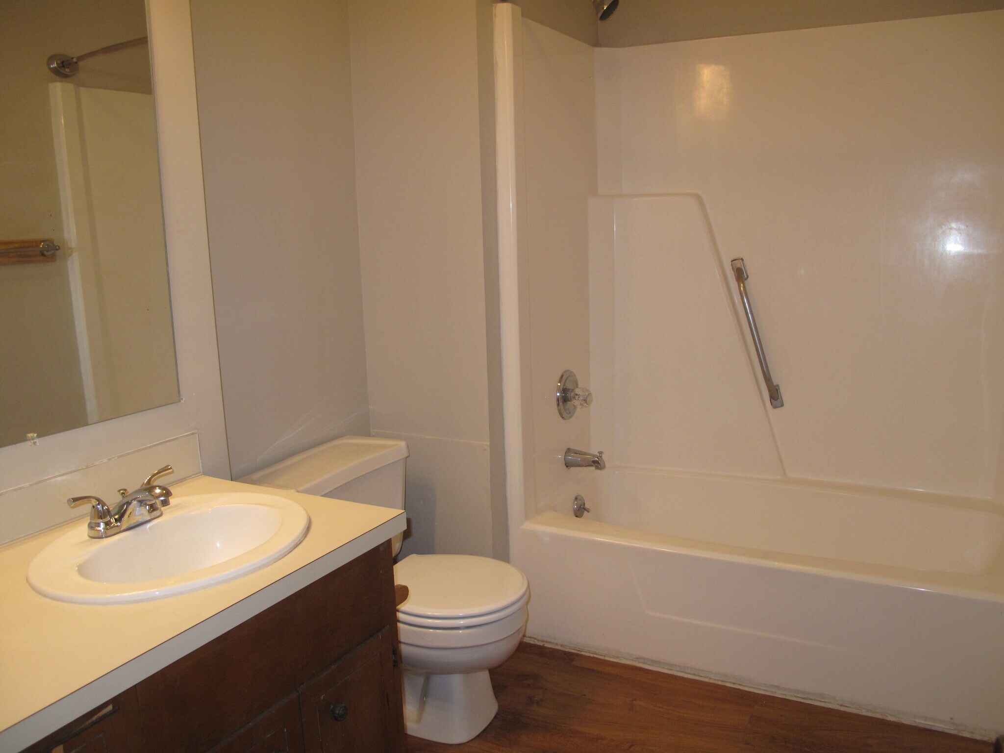 Building Photo - 545 12th Ave NE