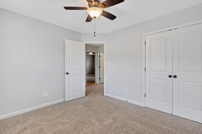 Building Photo - Bridgeport Home with Community Pool!