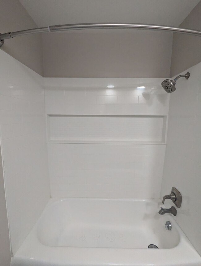 Building Photo - Newley Remodeled 1bed 1bath located near the Vilas neighborhood and hospitals