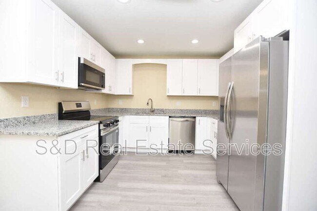 Building Photo - 1111 Mercury Dr E