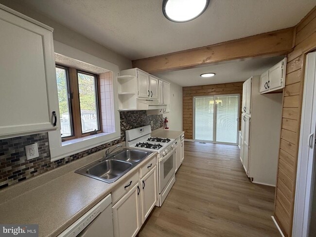 Building Photo - 1452 14th Ave