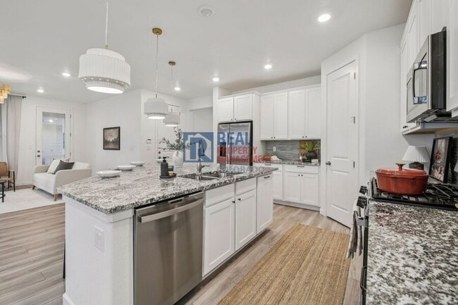 Building Photo - 8396 Bijou Crk Ave