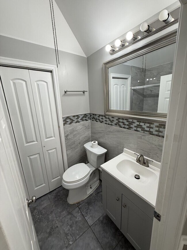 Building Photo - Beautiful 3 Bedroom Home – Updated & Move In Ready