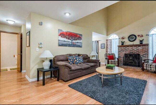 Building Photo - 249 Brittany Dr