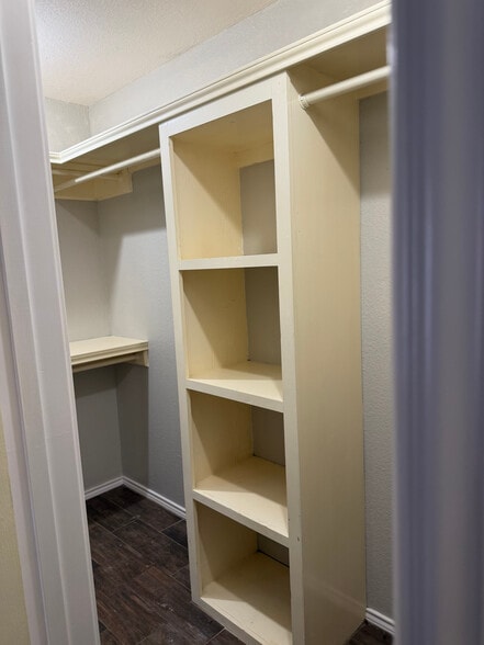 Walk-in master closet - 2201 Umbel St