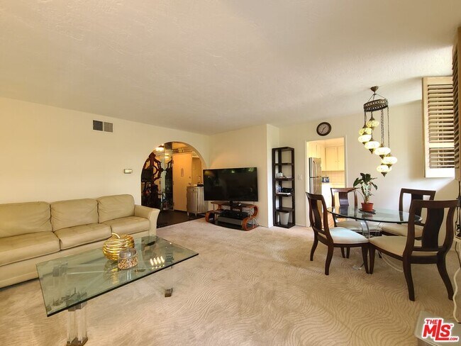 Building Photo - 933 Hilgard Ave