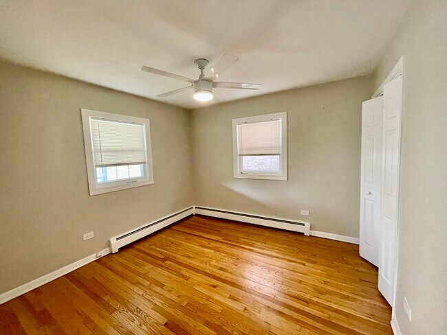 Building Photo - 5158 N Elston Ave