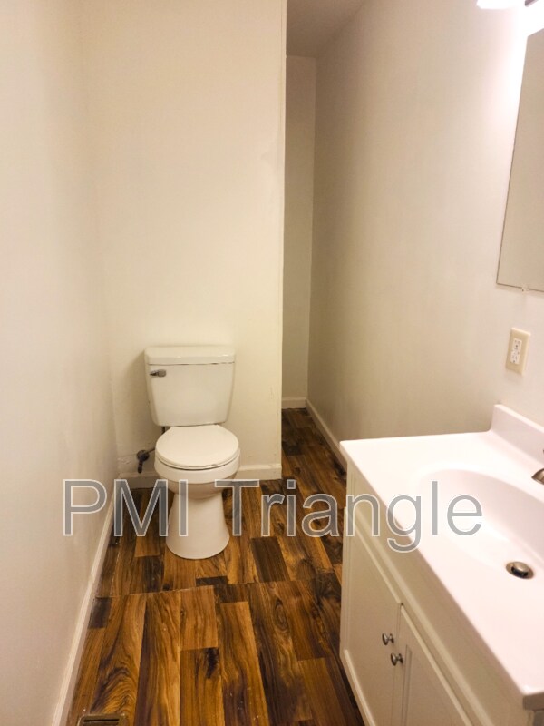 Building Photo - 5609 Hollytree Dr