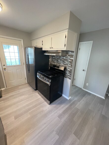 Building Photo - 4148 S Herman St