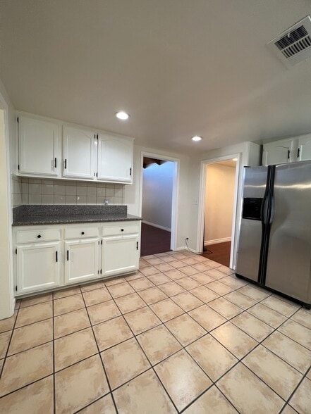 Kitchen - 8731 Colbath Ave