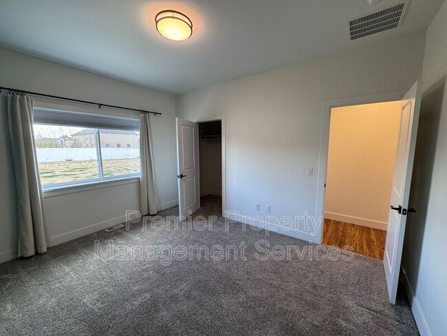 Building Photo - 2522 Hunter Hall St