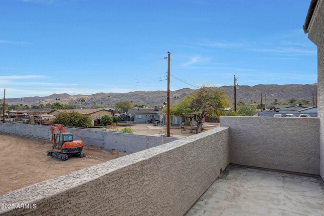Building Photo - 921 E Desert Ln