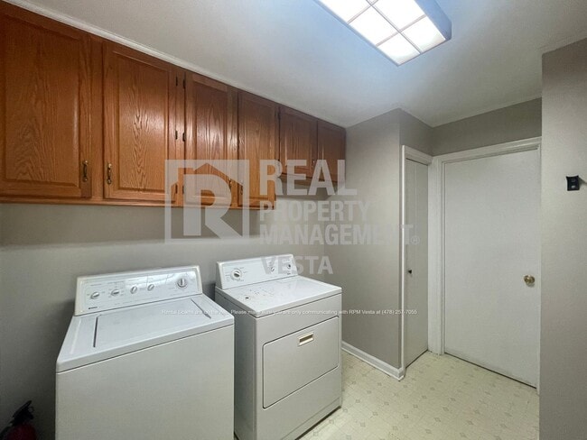 Building Photo - 4231 Laura Ann Pl