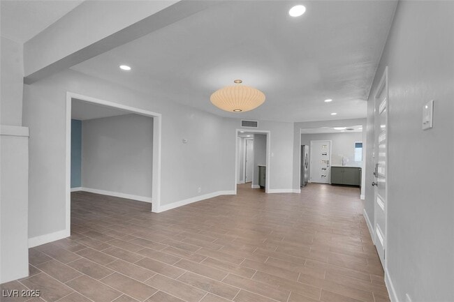 Building Photo - 1324 Francis Ave