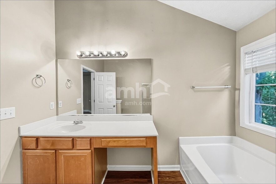 Building Photo - 292 Ridgestone Way SW