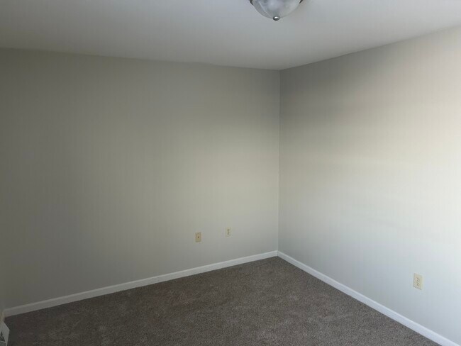 Building Photo - 320 Mt Vernon Rd