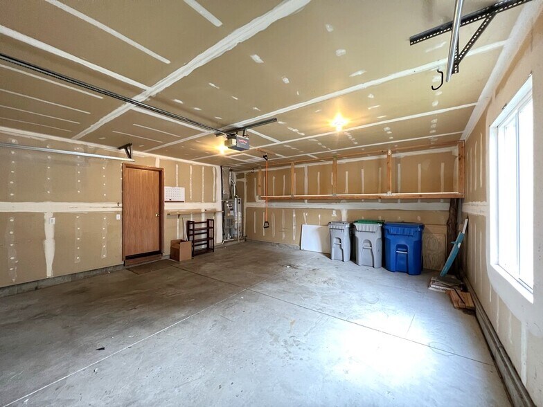 Building Photo - 3098 S Cadet Ln