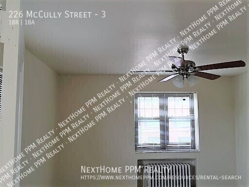 Building Photo - 226 McCully St