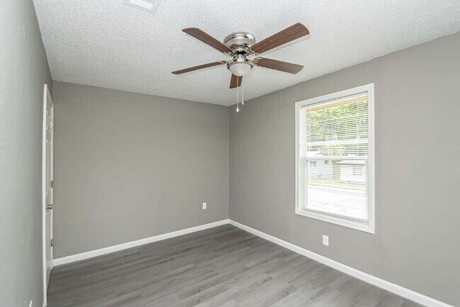 Building Photo - For Rent: Spacious Studio with 2 Baths in ...