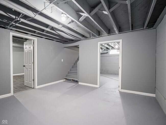 Building Photo - 865 Graham St