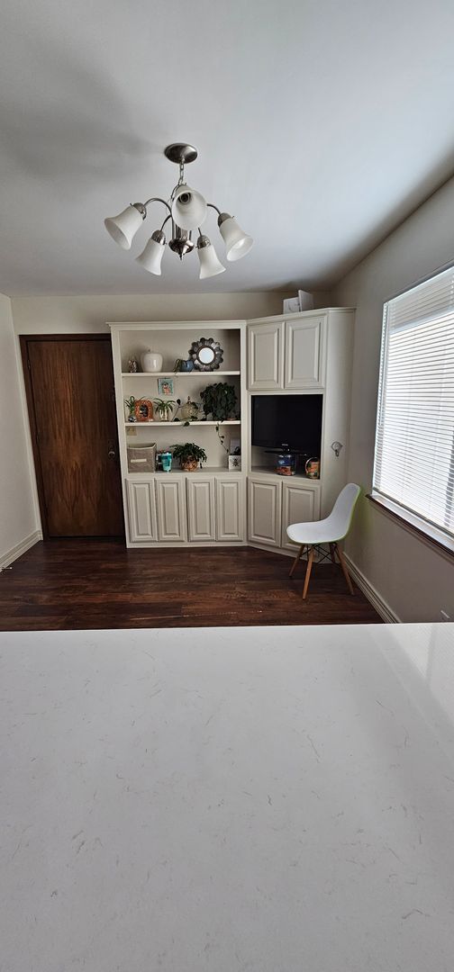 Building Photo - Contemporary Ranch in a beautiful, quiet s...