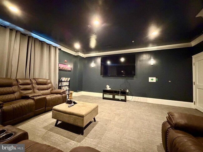 Building Photo - 2321 25th St S