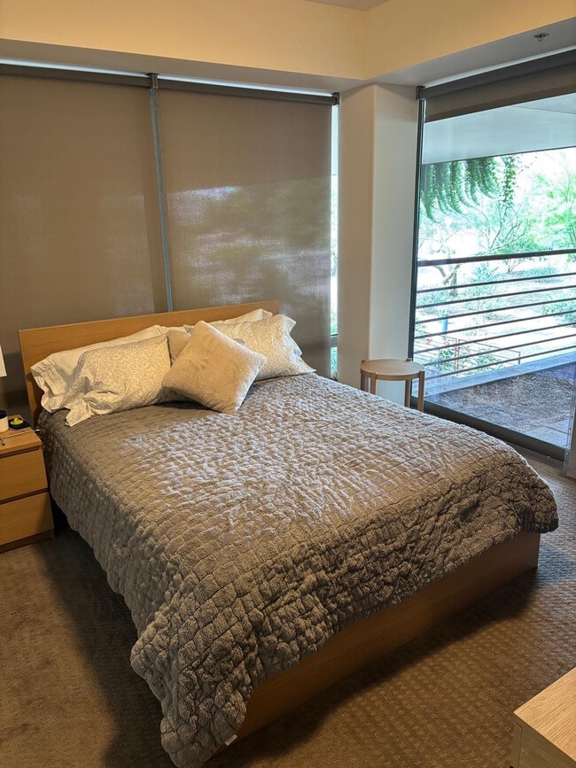 Building Photo - 7117 E Rancho Vista Dr